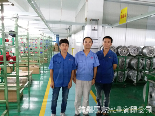 公司工作人员合影